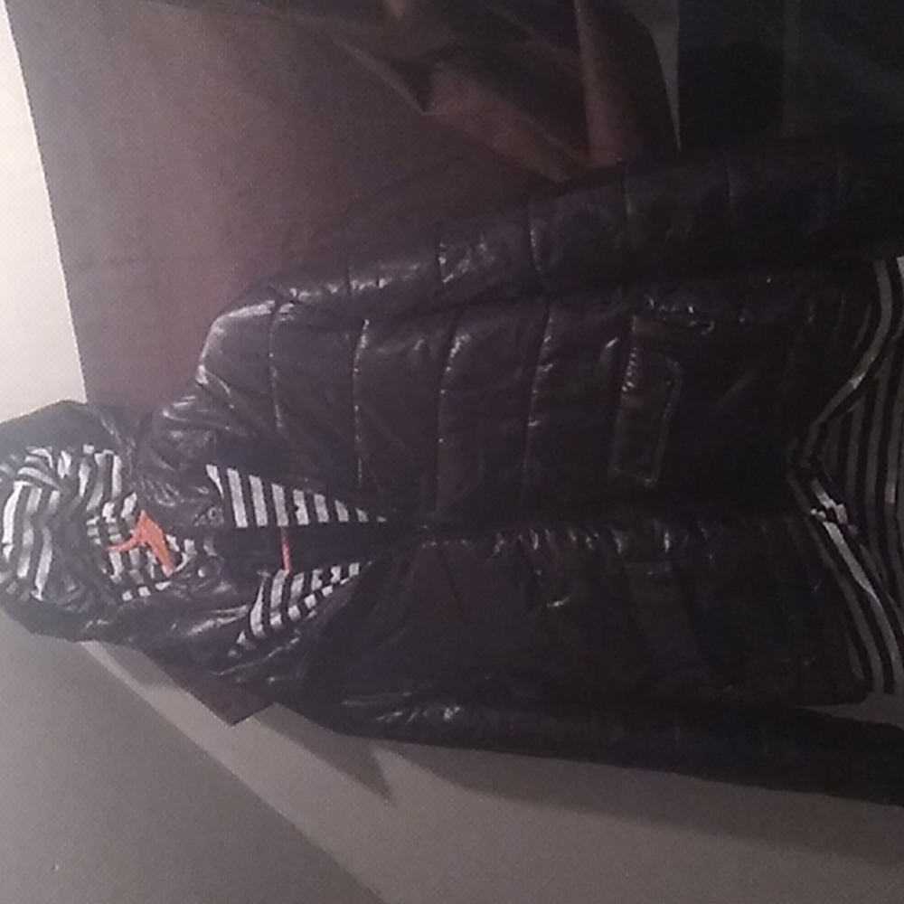 Rampage L black hooded puffer jacket.